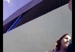 Uma rapariga bonita enfiou-lhe a pila na boca e chupou-A. ver vídeo pornô de coroas gostosas